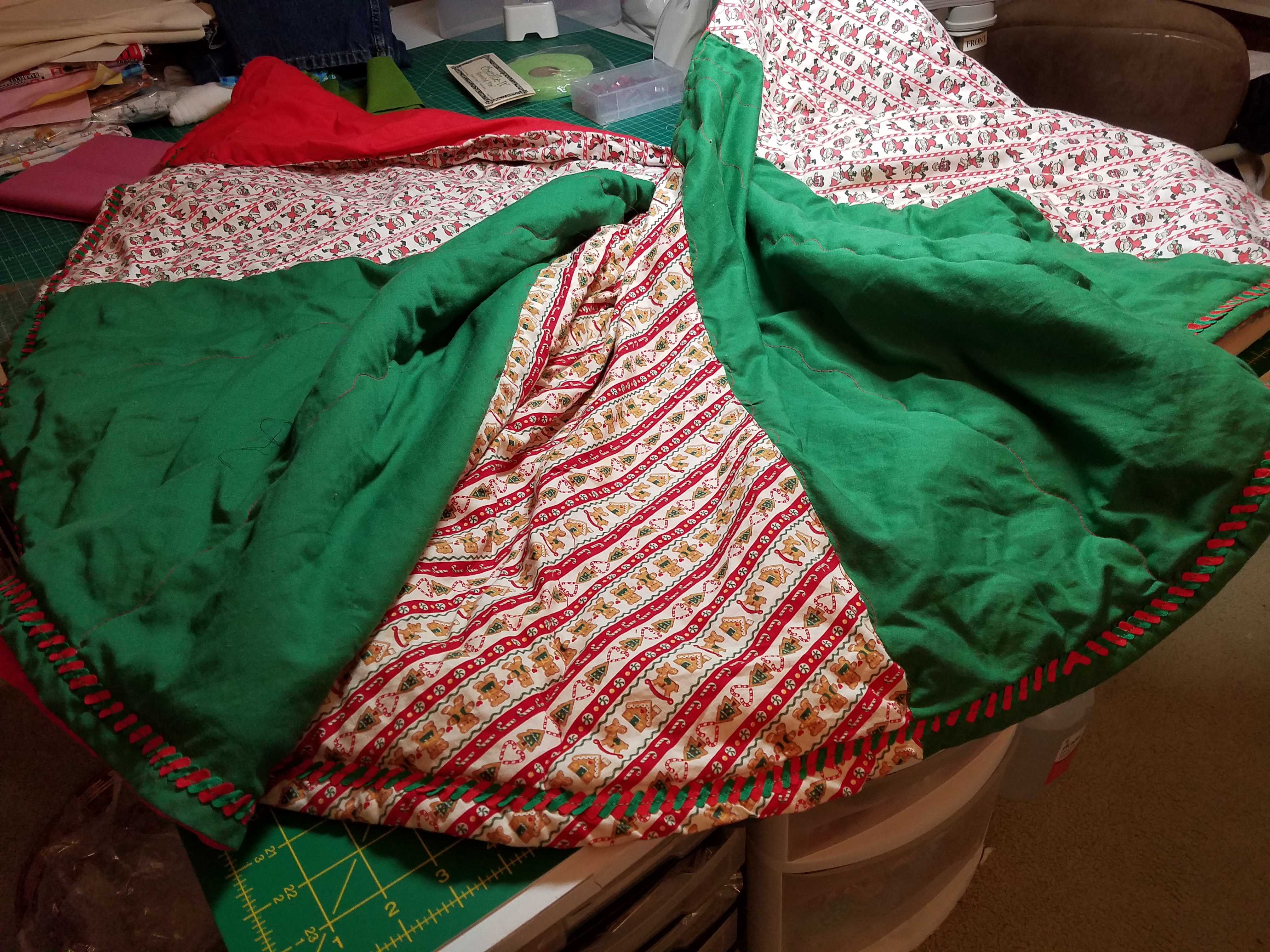 christmas-tree-skirt